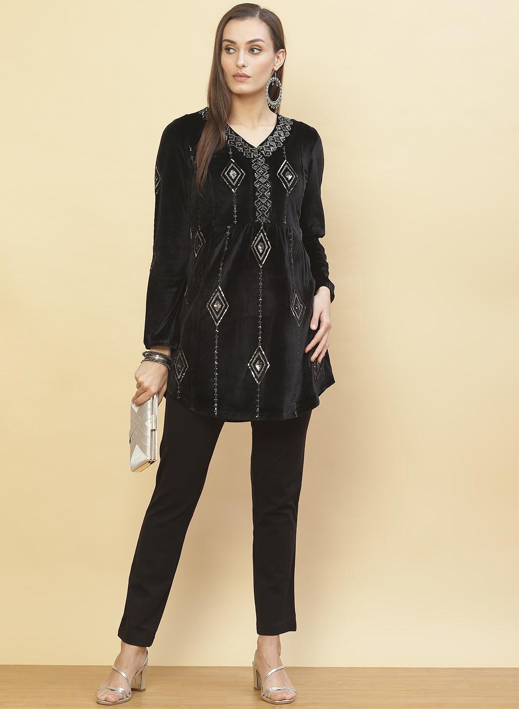 Model pairing Charcoal Black Embroidered Velvet Tunic With Sequins with a silver clutch