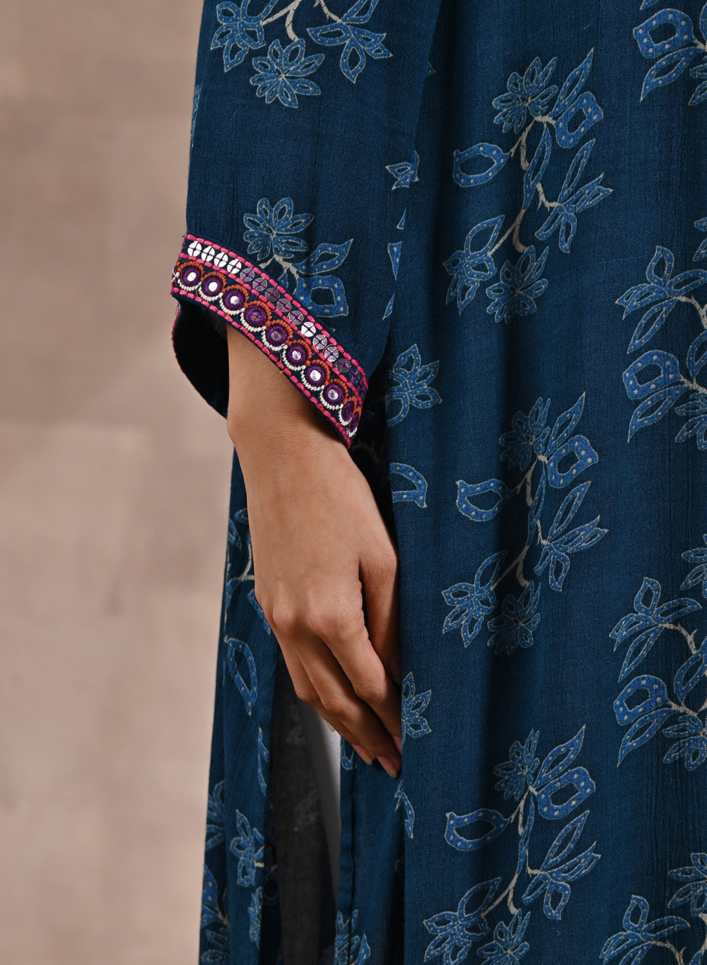 Floral Printed Dhaage Collection Kurta With Full Sleeves