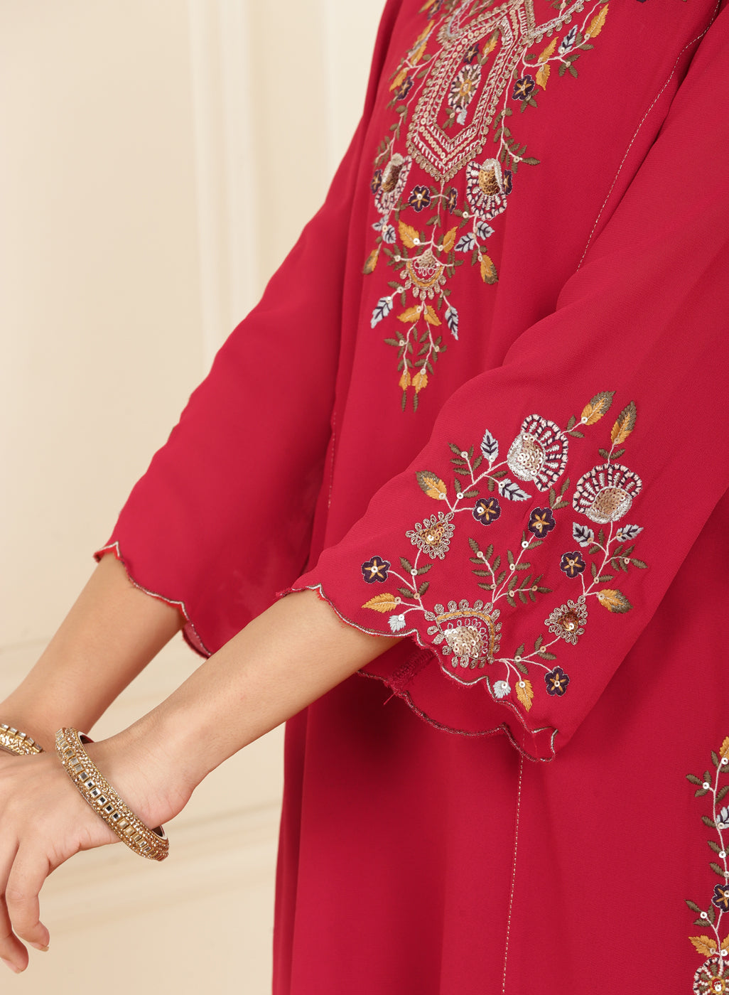 Red Kurta Set with Floral Embroidery and Zari Work