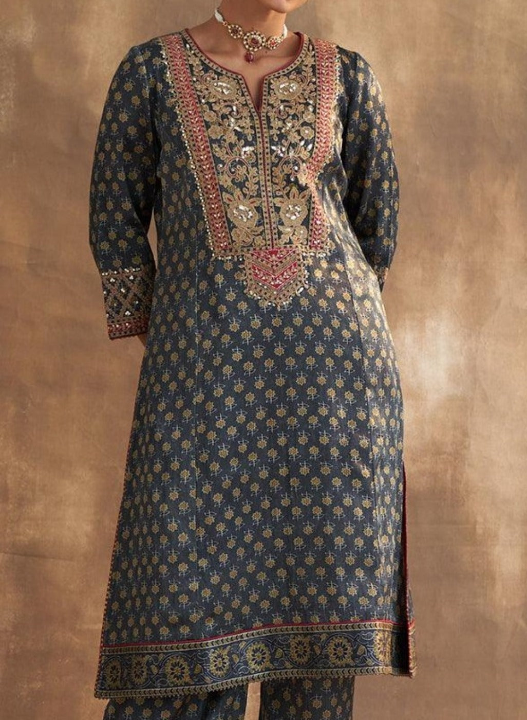 Grey Printed Kurta Set With Delicate Embroidery