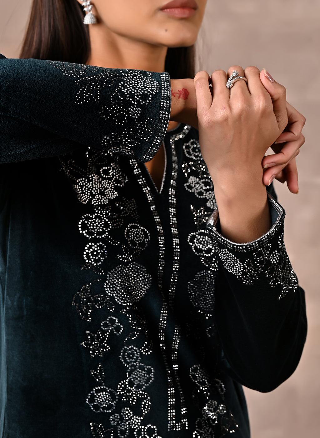 The sleevework of the Green Velvet Kurta with Fine Mirror Beads Work