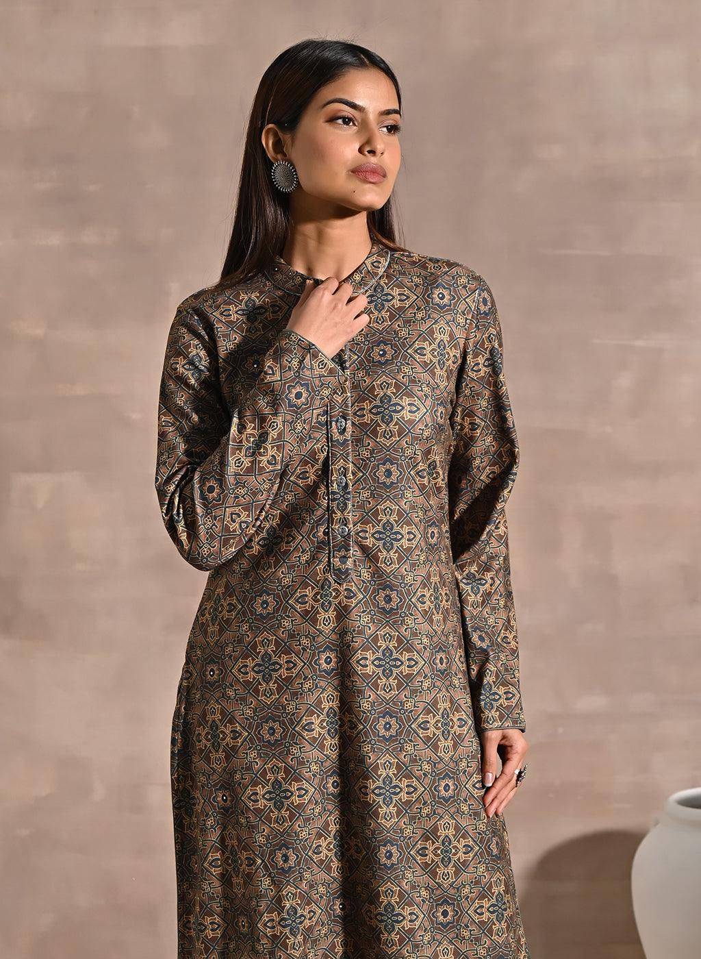 Green Geometric Print Woolen Kurta with Decorative Placket - Lakshita