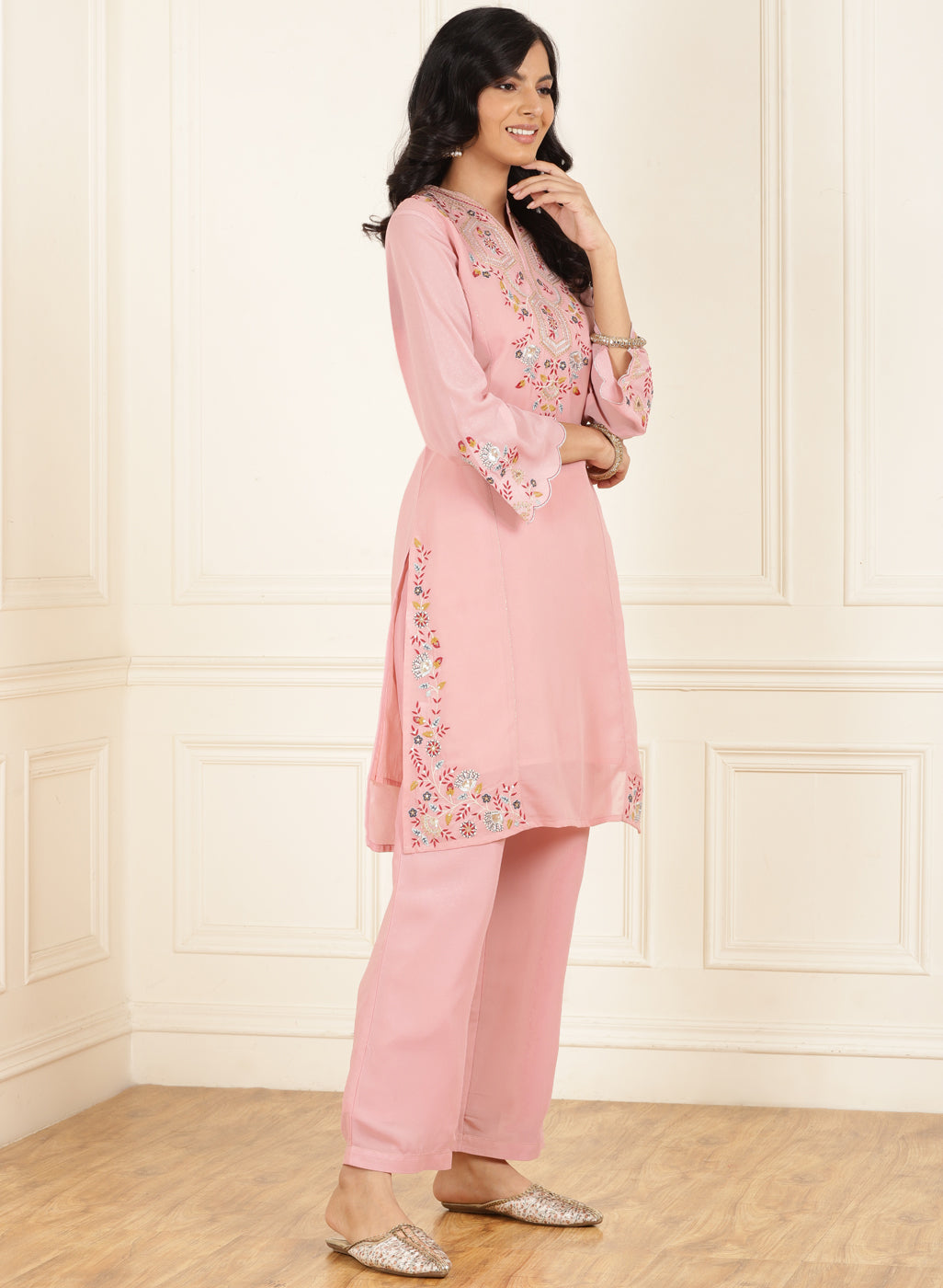 Pink Kurta Set with Floral Embroidery and Zari Work