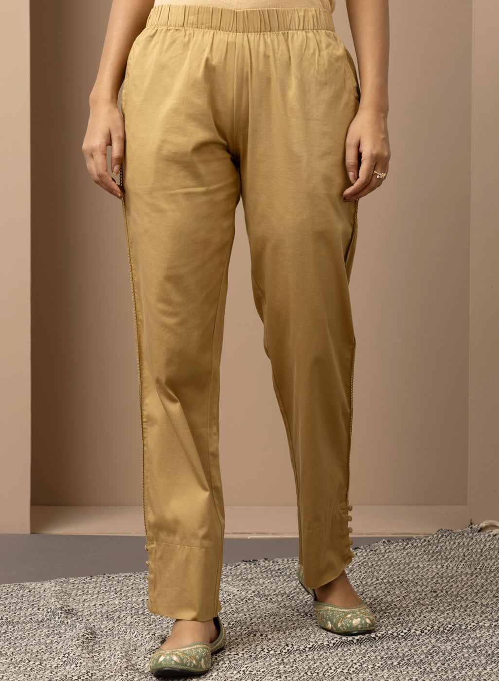 Golden Trouser Capri In Solid Color