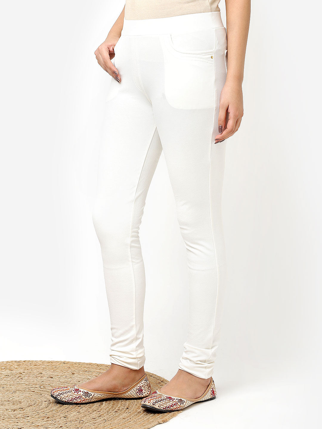 Ivory Solid Elastic Jegging with Pocket and Rivets Detailing