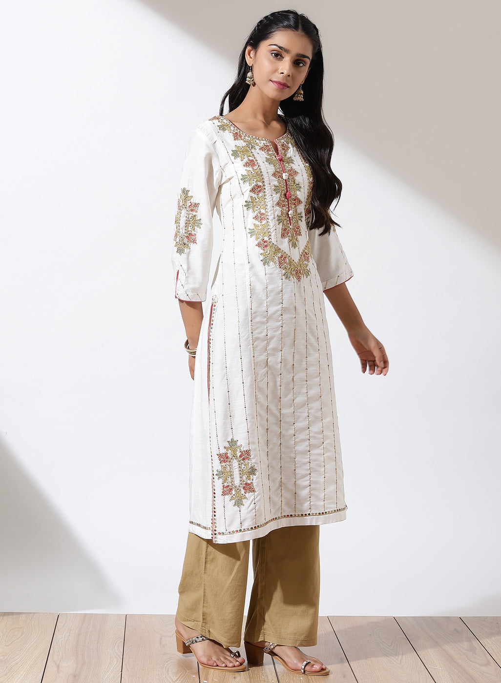 Pearl White Kurta With Delicate Embroidery