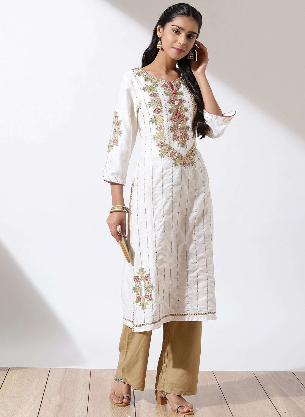 Pearl White Kurta With Delicate Embroidery