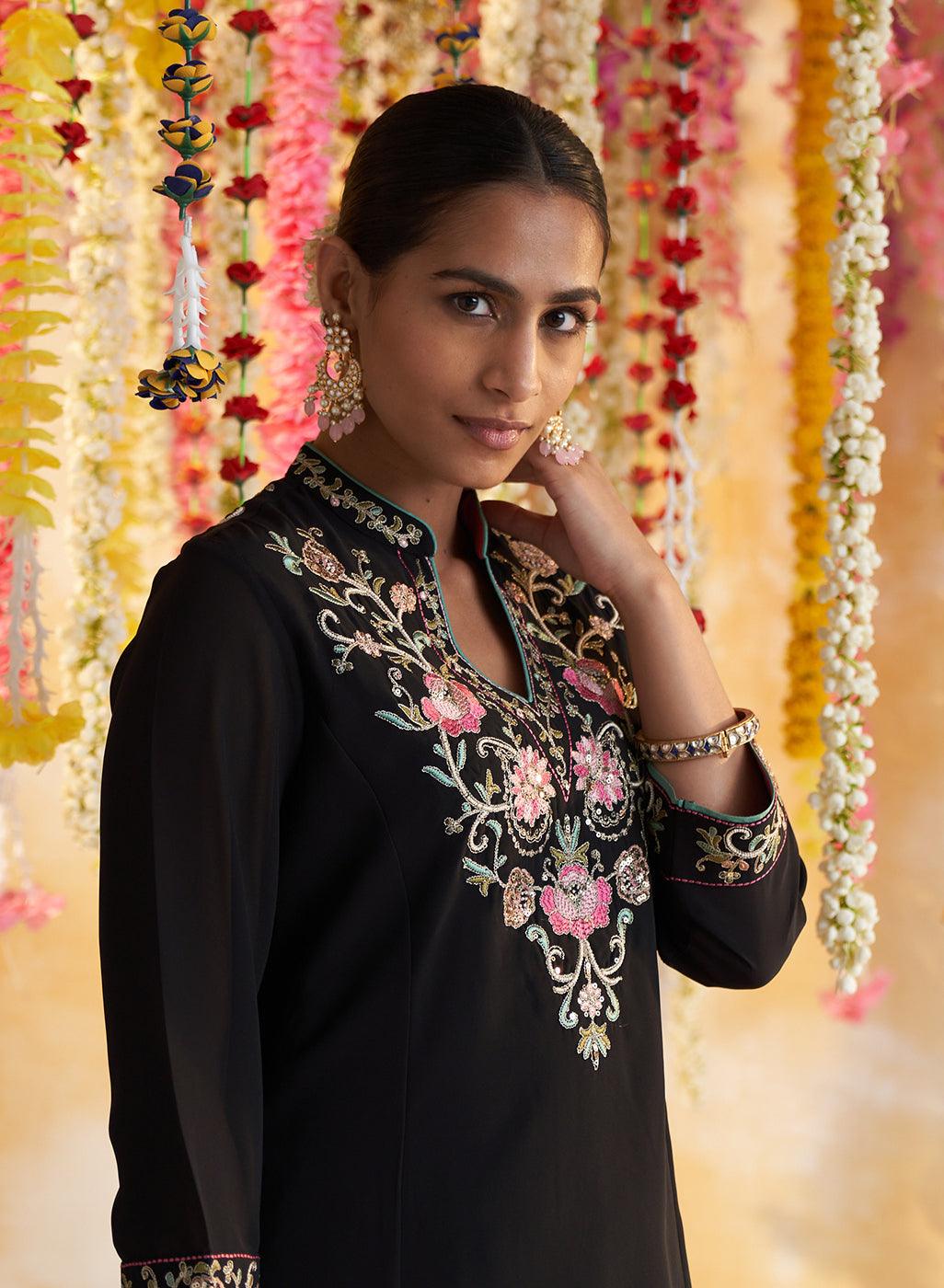 Black Kurta Set With Embroidery - Lakshita