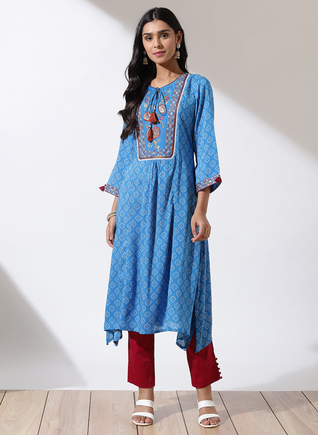 Blue Phool Collection Kurta with Floral Embroidery