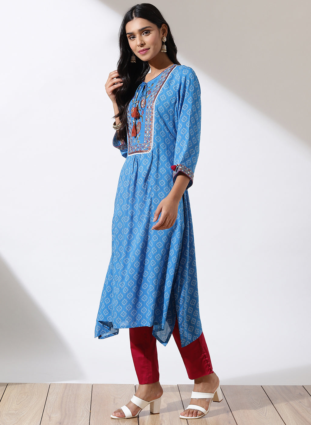 Blue Phool Collection Kurta with Floral Embroidery