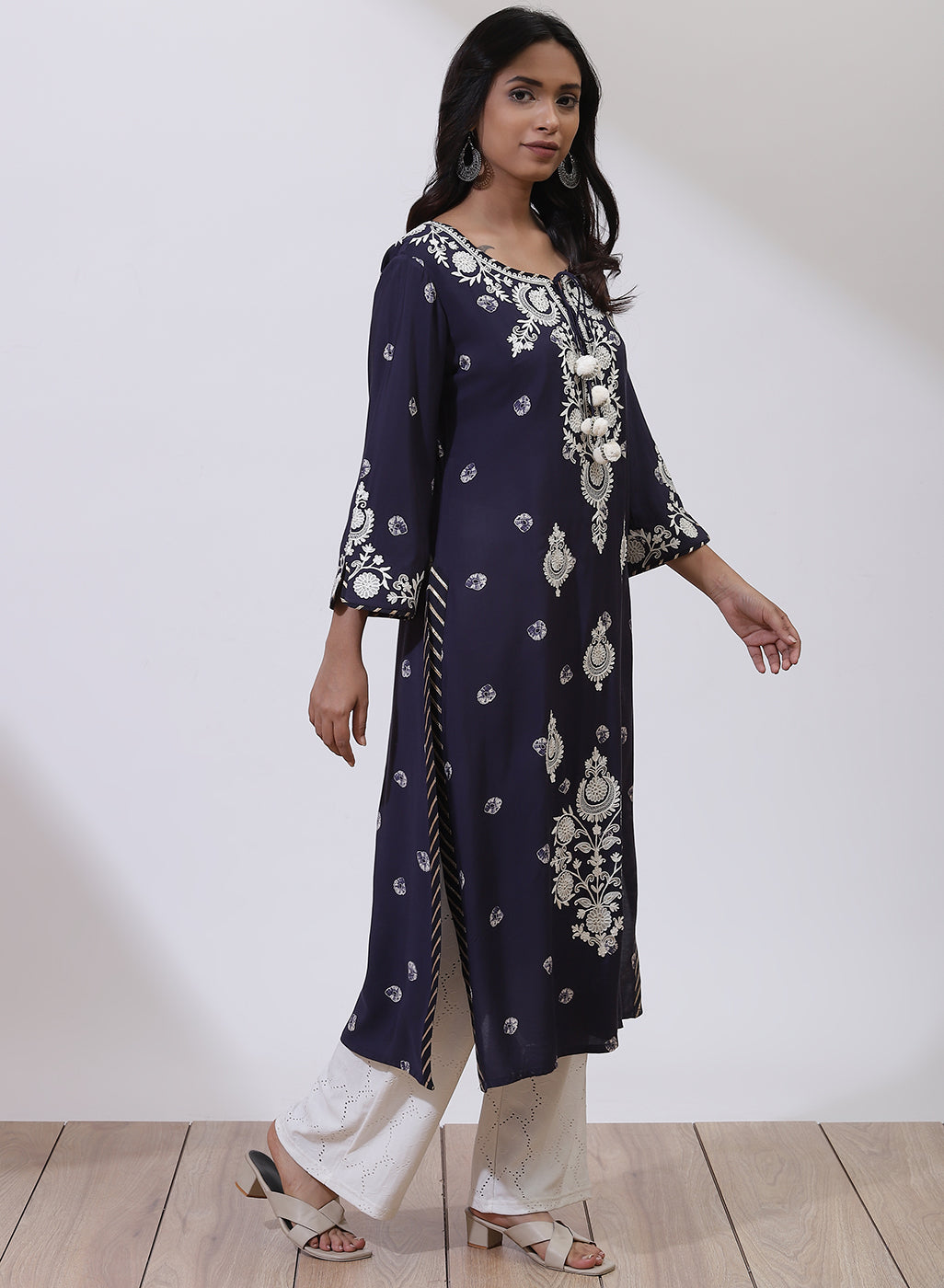 Midnight Blue Floral Embroidered Nargis Kurta – Lakshita