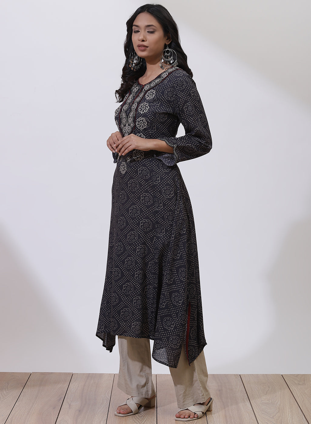 Black Dhaage Collection Kurta With Embroidery